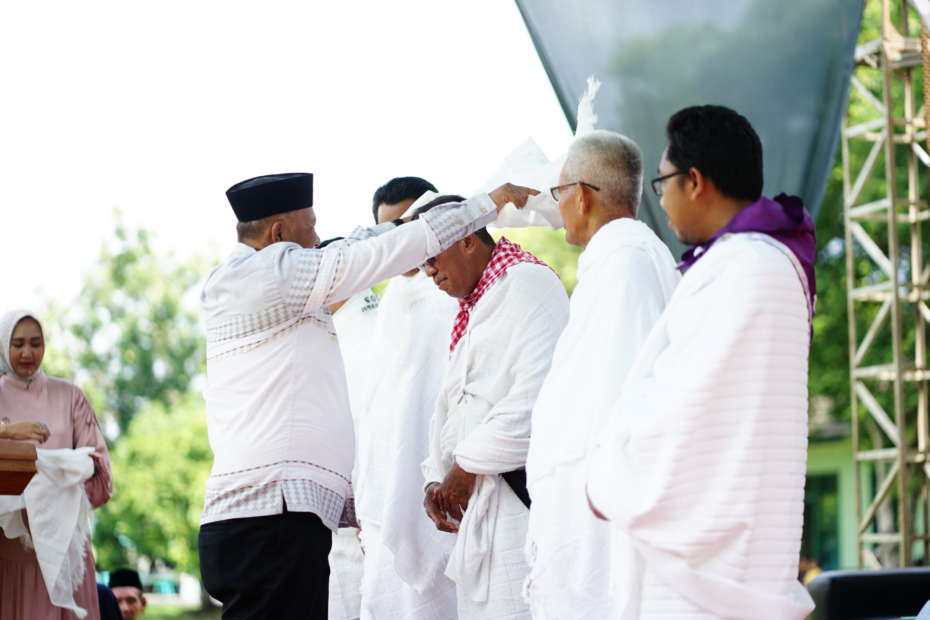 Tutup Bimbingan Manasik Haji, Pj Bupati Ingatkan Jemaah Jaga Kesehatan